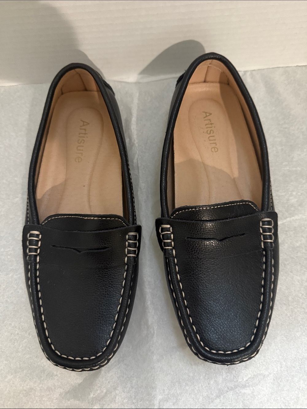 Artisure Womans Black Leather Slip-On Moccasin Loafers